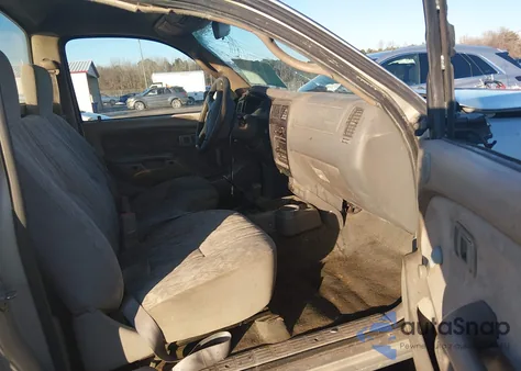 2002 Toyota Tacoma из США, поврежденный, VIN 5TEPM62N62Z068482